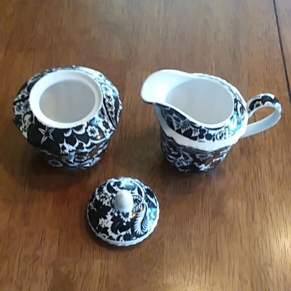 Sugar and creamer, Black and white intricate design - Picture 2 of 4
